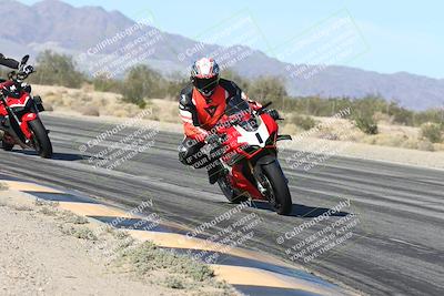 media/Dec-04-2025-Racers Edge (Thu) [[5ebc9f124d]]/3-B Group/3-Session 2 (Turn 7 Inside)/